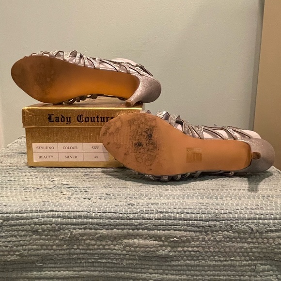 Lady Couture Beauty mid heel cut out sling back evening sandal. Silver. Size 40 - Picture 10 of 11